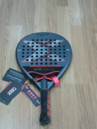 Pala NOX AT10 Genius 18K NUEVA A ESTRENAR