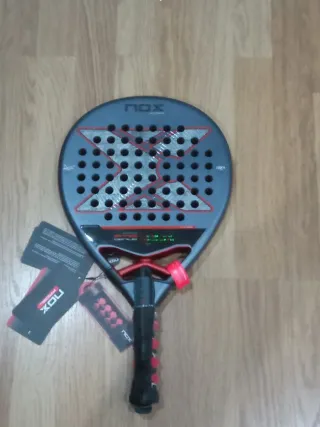 Pala NOX AT10 Genius 18K NUEVA A ESTRENAR