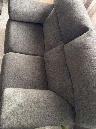 Sofá 2 plazas de tela gris