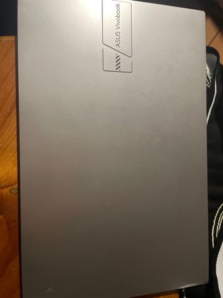 Ordenador portátil ASUS Vivobook Plata