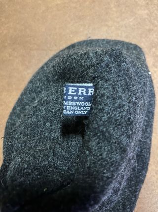 Gorro Burberry (con pequeños agujeros)