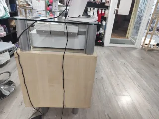 Mostrador tienda madera y cristal