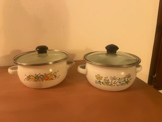 2 cazos pequeños decorados