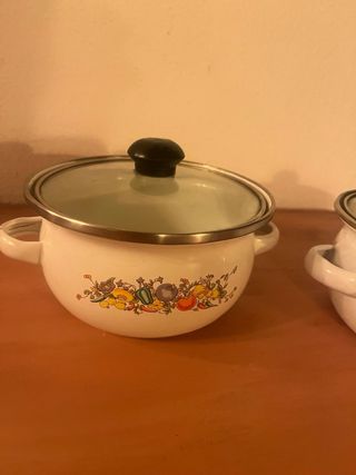 2 cazos pequeños decorados