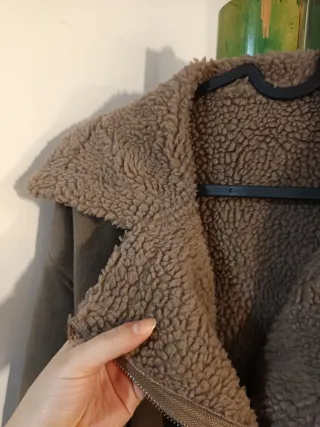 Chaqueta marrón con borreguito