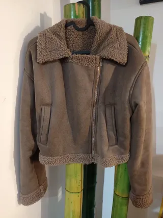 Chaqueta marrón con borreguito
