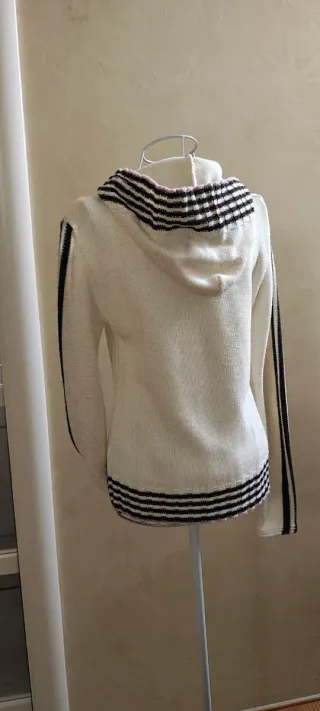 Maglioncino con cappuccio fantasia rombi