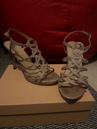 Sandalias de tacón Menbur doradas y rosas