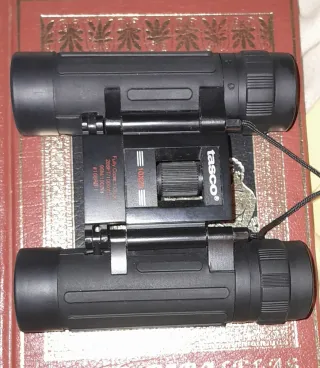 Tasco 10x25 Prismáticos Compactos