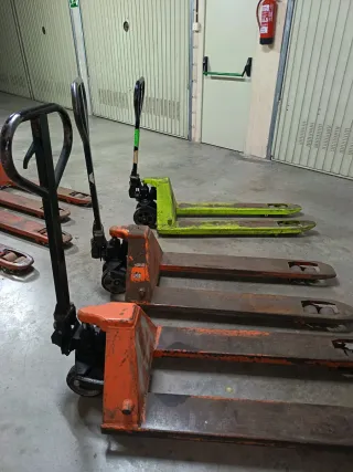 Transpaleta manual naranja