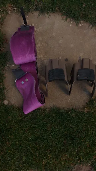 Esquís de travesía con pieles y cuchillas