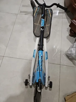 Patín tijera azul y blanco