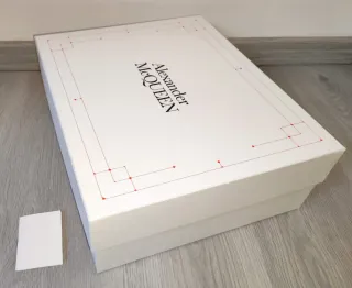 Scatola Alexander McQueen Bianca e Rossa