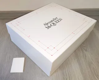 Scatola Alexander McQueen Bianca e Rossa