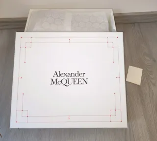 Scatola Alexander McQueen Bianca e Rossa