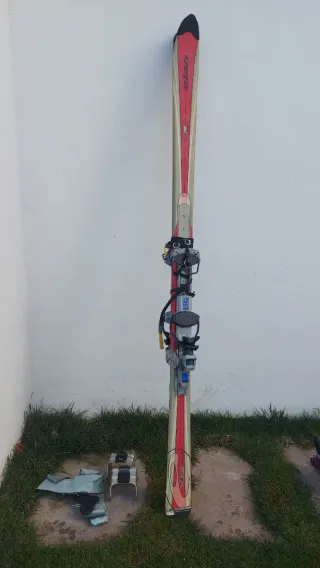 Esquís de travesía Elan con fijaciones