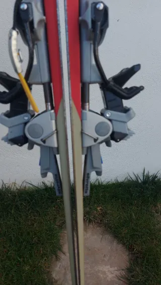 Esquís de travesía Elan con fijaciones