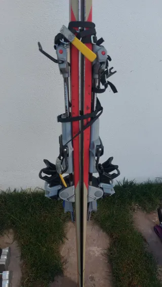 Esquís de travesía Elan con fijaciones