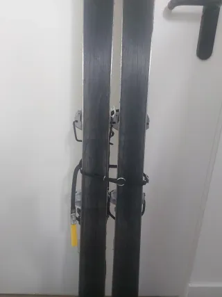 Esquís de travesía Elan con fijaciones