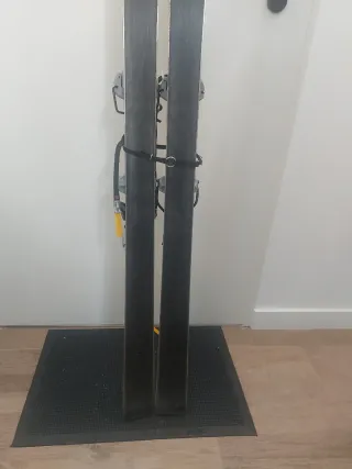 Esquís de travesía Elan con fijaciones