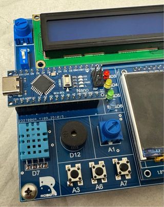 Tarjeta entrenador con Arduino Nano.