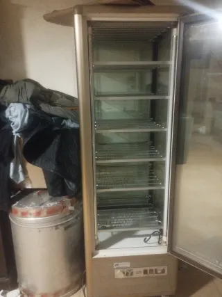 Vitrina refrigerada dorada