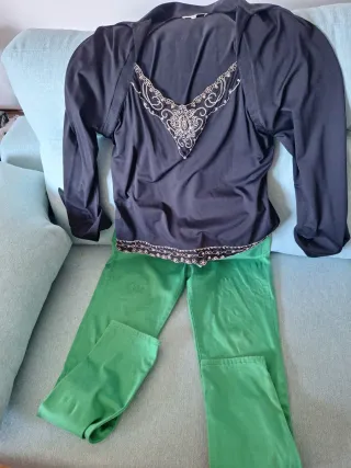 Pantalón pitillo verde con elastan