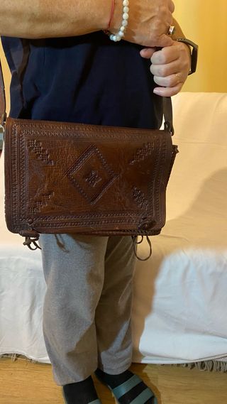 Bolso cartera piel labrada a mano