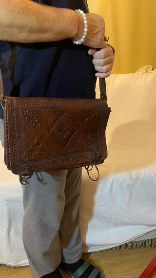 Bolso cartera piel labrada a mano