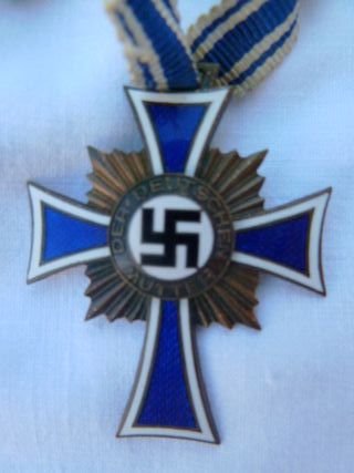 Lote 2 Cruces de Honor Madre Alemana