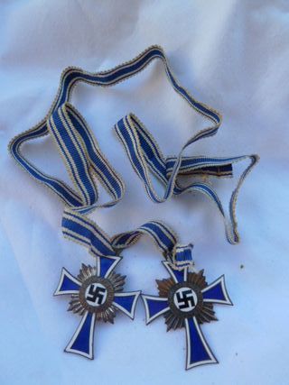 Lote 2 Cruces de Honor Madre Alemana