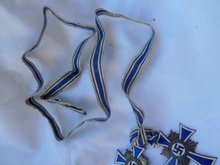 Lote 2 Cruces de Honor Madre Alemana