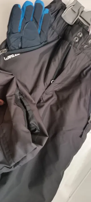 Pantalón nieve y guantes Decathlon 6 años