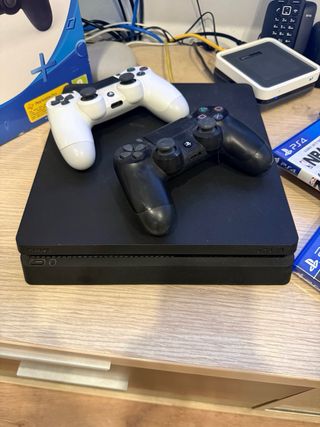 PS4 (PlayStation 4) Negra + 2 Mandos + Caja