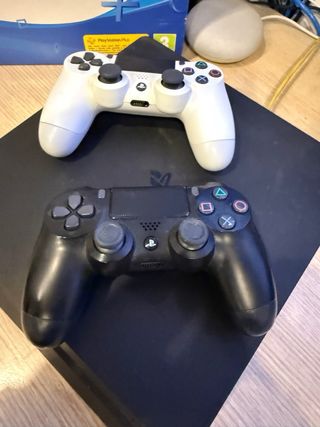 PS4 (PlayStation 4) Negra + 2 Mandos + Caja