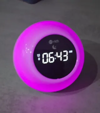 Despertador digital Te-rich con función de ayuda a