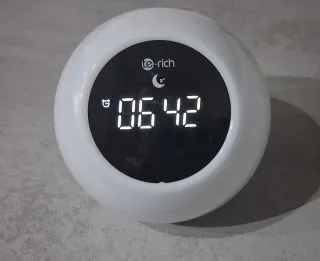 Despertador digital Te-rich con función de ayuda a