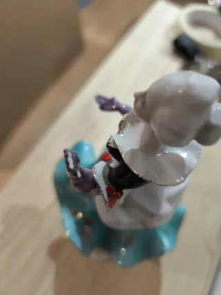 Figura de porcelana mujer vestida