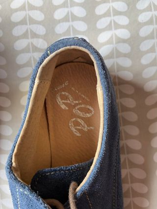 Sapatos Rasteiros Camurça Azul Tachas Douradas