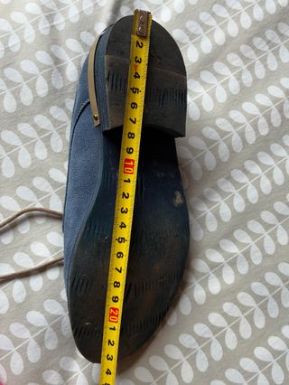 Sapatos Rasteiros Camurça Azul Tachas Douradas