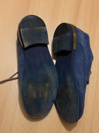 Sapatos Rasteiros Camurça Azul Tachas Douradas
