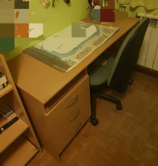 Mesa de estudio de madera