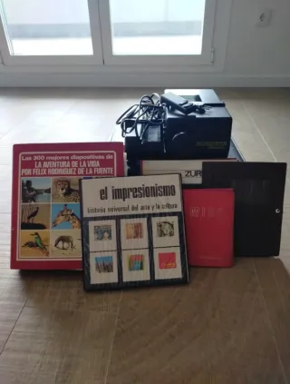Proyector KINDERMANN con 5 libros de diapositivas
