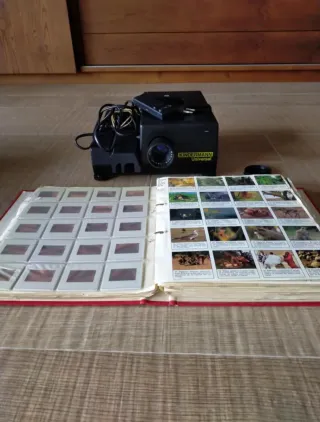 Proyector KINDERMANN con 5 libros de diapositivas