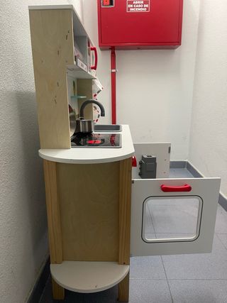 Cocinita de madera infantil