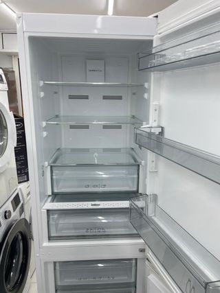 Nevera Sharp Combi Blanca