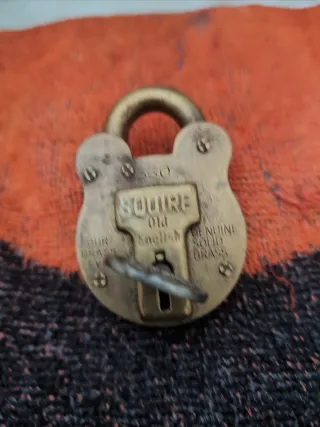 Candado antiguo Squire con llave