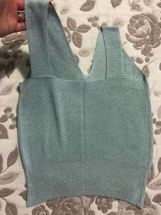 Top azzurro con brillantini