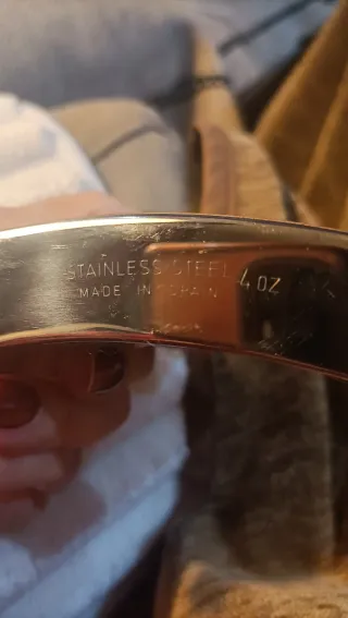 Bottiglietta per liquori con cavalli in rilievo