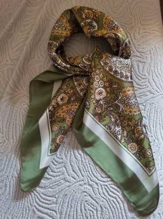Pañuelo estampado verde